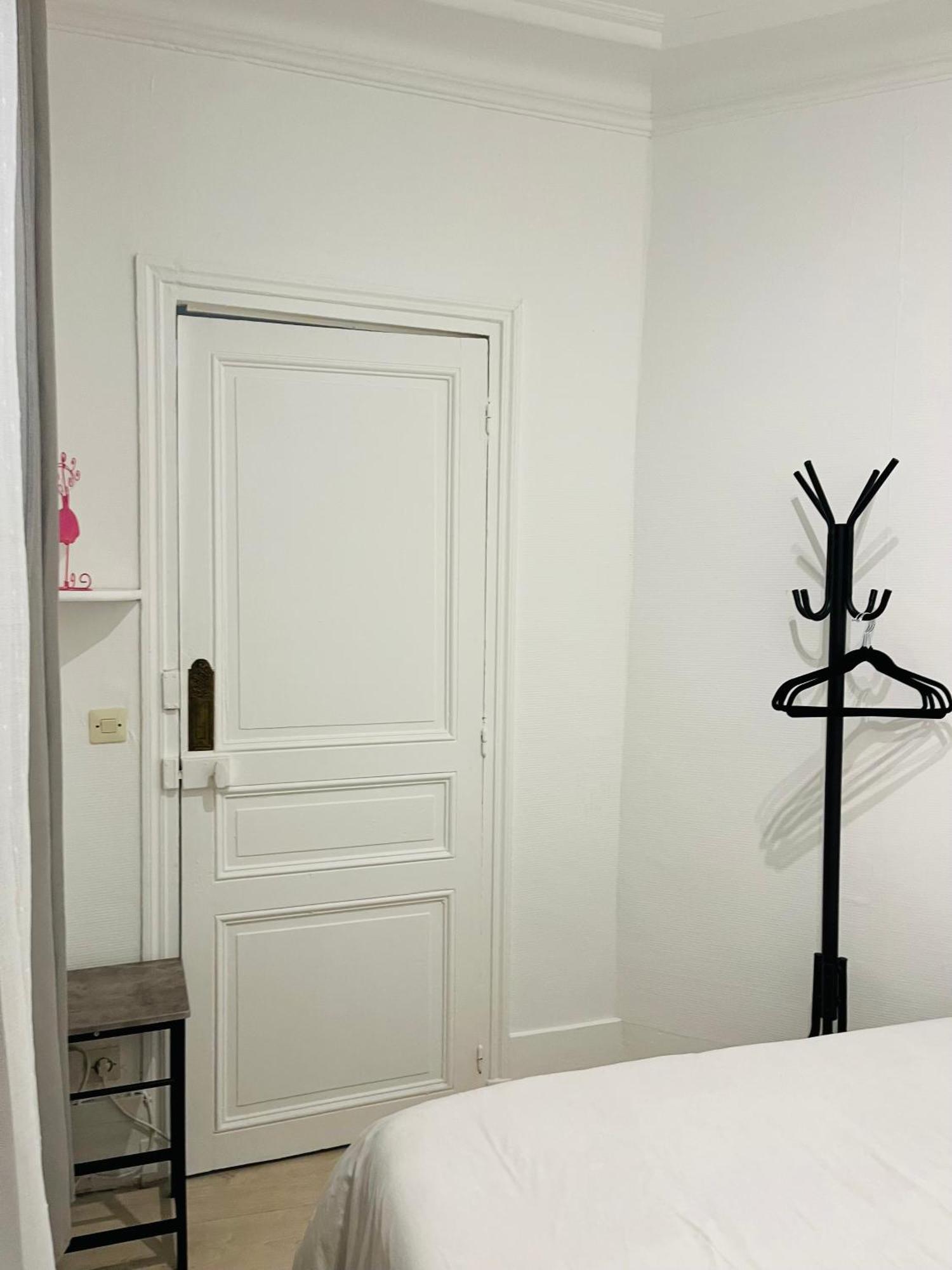 Apartment In Montmartre, Paris, Near Sacre-Coeur Read Host Profile For Booking Exterior foto